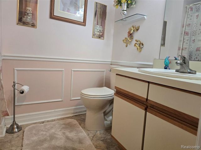 21411 Jefferson Street, Farmington, MI 48336