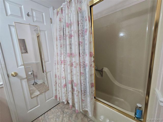 21411 Jefferson Street, Farmington, MI 48336