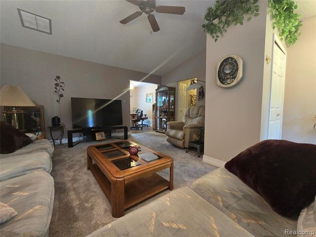 21411 Jefferson Street, Farmington, MI 48336