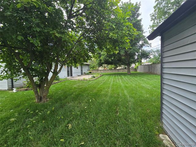 21411 Jefferson Street, Farmington, MI 48336
