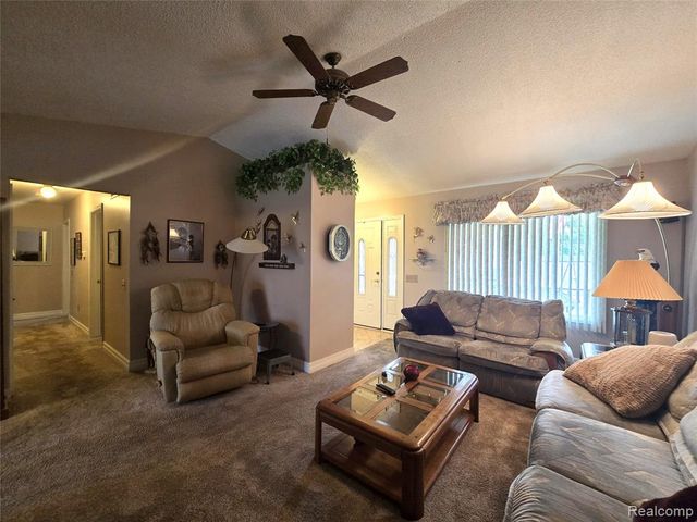 21411 Jefferson Street, Farmington, MI 48336