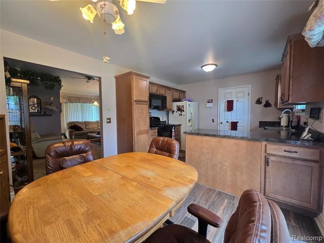 21411 Jefferson Street, Farmington, MI 48336