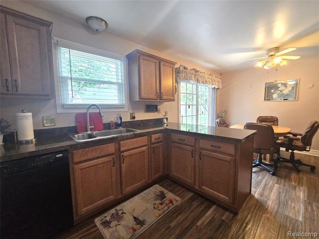 21411 Jefferson Street, Farmington, MI 48336
