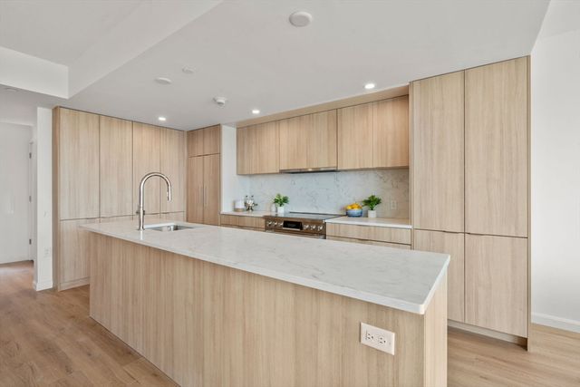 120 Nantasket PH5, Hull, MA 02045