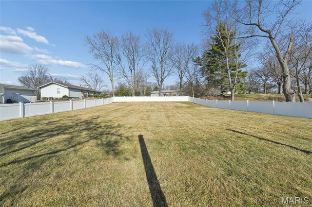 12381 Merrick Drive, St Louis, MO 63146