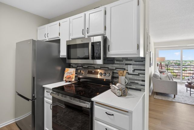 66 9th Street E 2102, Saint Paul, MN 55101