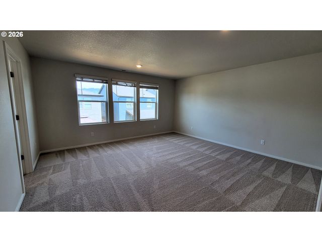 2960 V St, Springfield, OR 97477