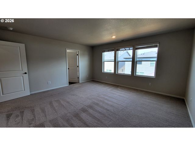 2960 V St, Springfield, OR 97477