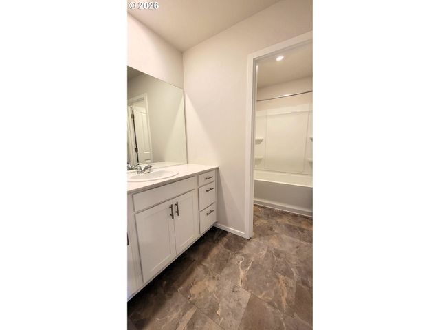 2960 V St, Springfield, OR 97477