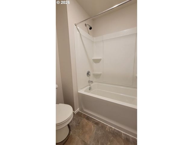 2960 V St, Springfield, OR 97477