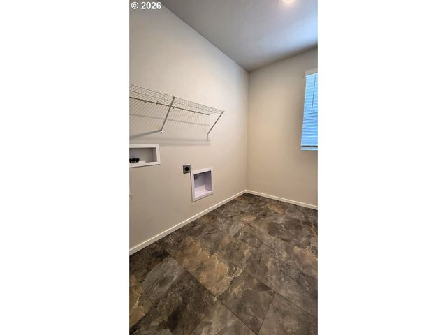 2960 V St, Springfield, OR 97477