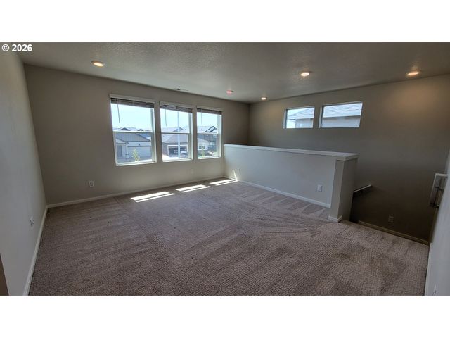 2960 V St, Springfield, OR 97477