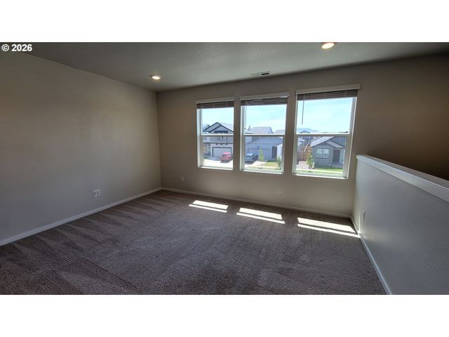 2960 V St, Springfield, OR 97477