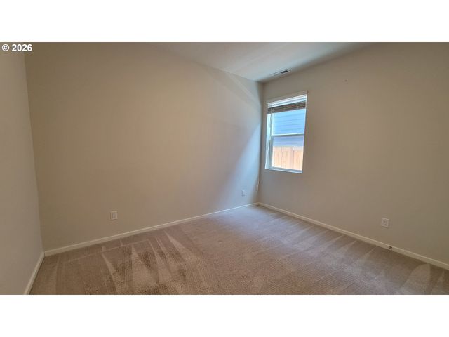 2960 V St, Springfield, OR 97477