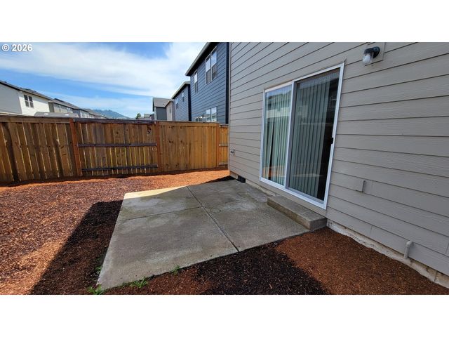 2960 V St, Springfield, OR 97477