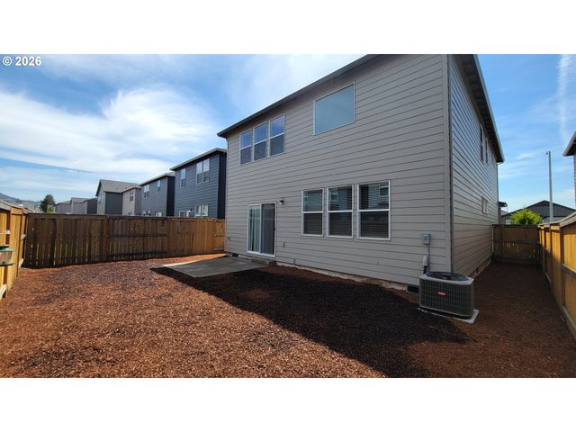 2960 V St, Springfield, OR 97477