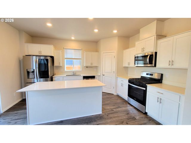 2960 V St, Springfield, OR 97477
