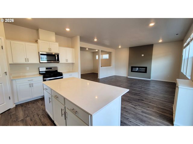 2960 V St, Springfield, OR 97477
