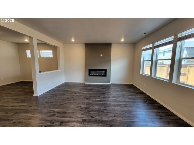 2960 V St, Springfield, OR 97477
