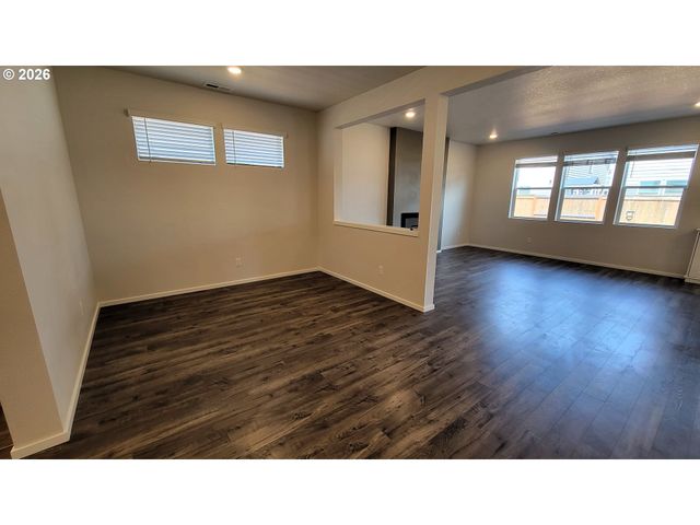 2960 V St, Springfield, OR 97477