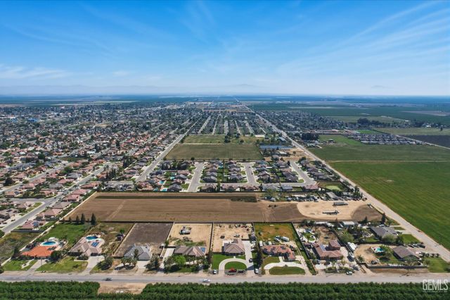 890 W Los Angeles Avenue, Shafter, CA 93263