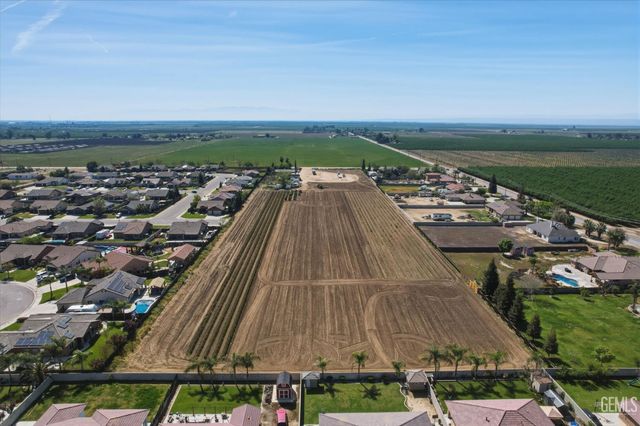 890 W Los Angeles Avenue, Shafter, CA 93263