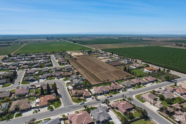 890 W Los Angeles Avenue, Shafter, CA 93263