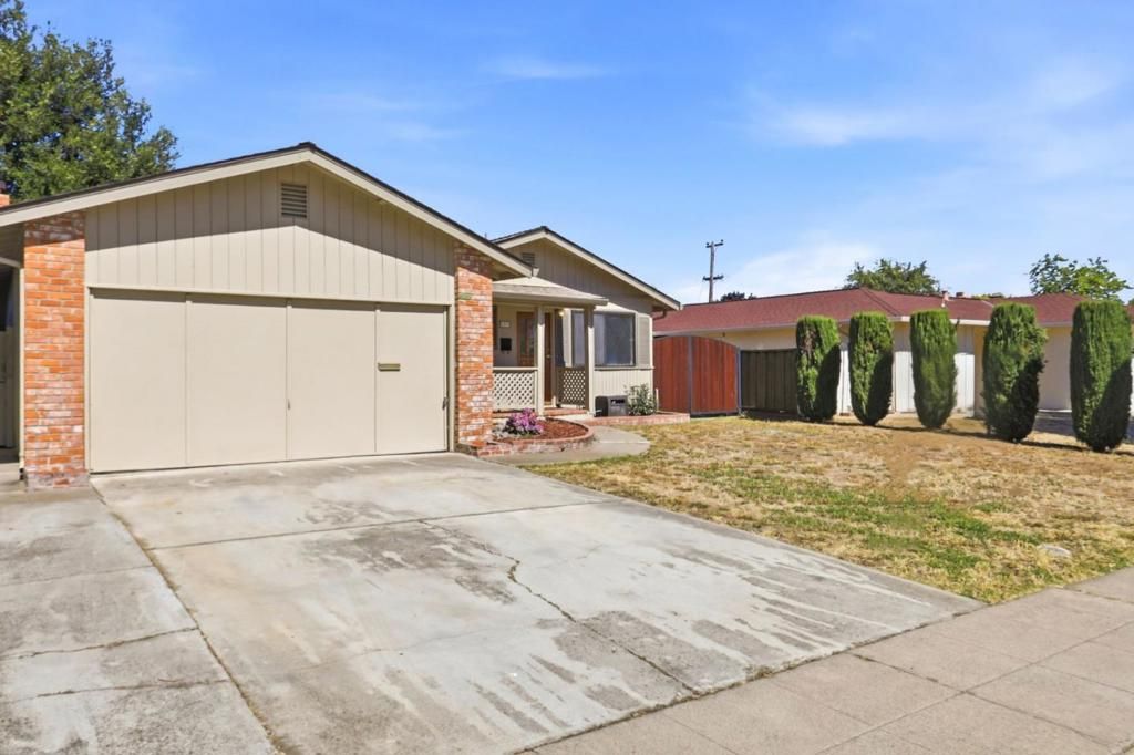 Image 2 of property listing at 1099 Miller Avenue, San Jose, CA 95129