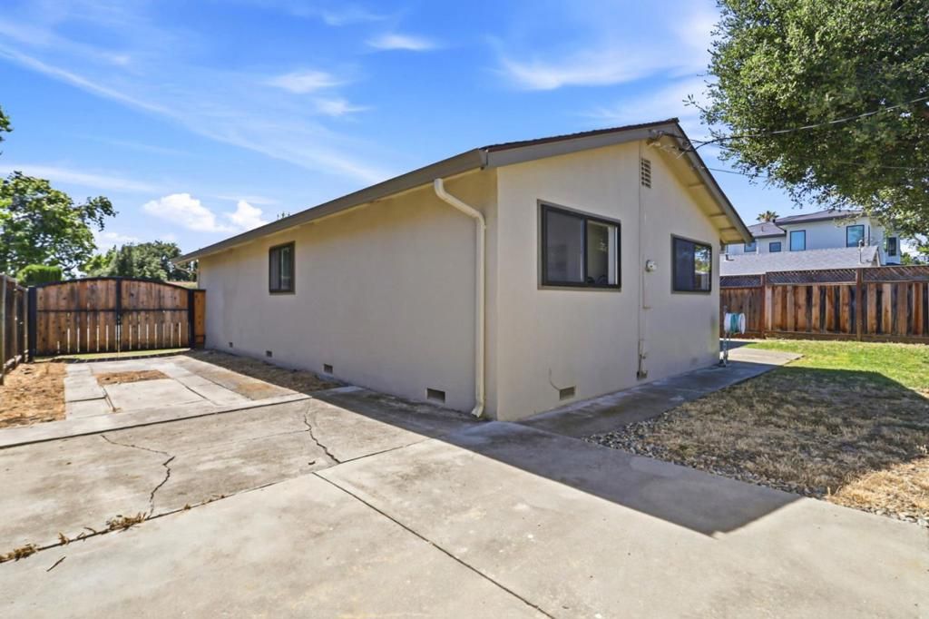 Image 41 of property listing at 1099 Miller Avenue, San Jose, CA 95129