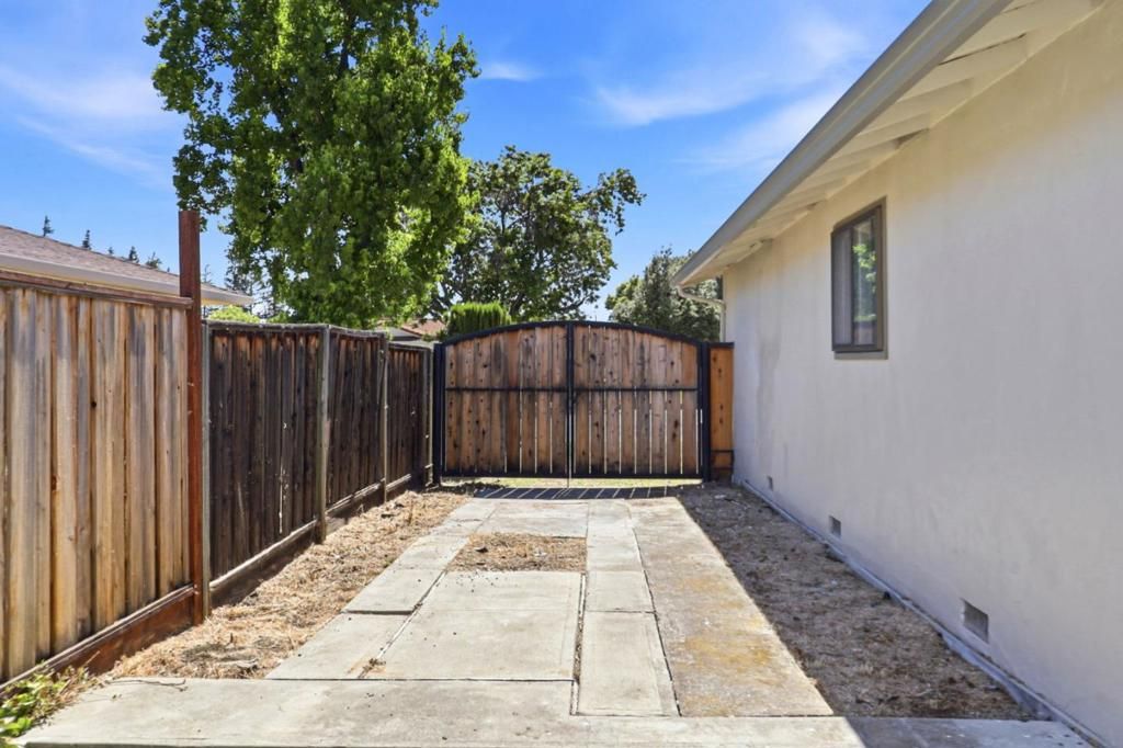 Image 42 of property listing at 1099 Miller Avenue, San Jose, CA 95129