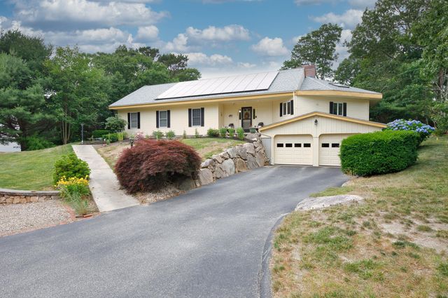 106 Ambleside Drive, Falmouth, MA 02540