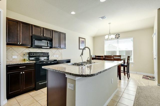 100 Sulphur River LOOP, Hutto, TX 78634