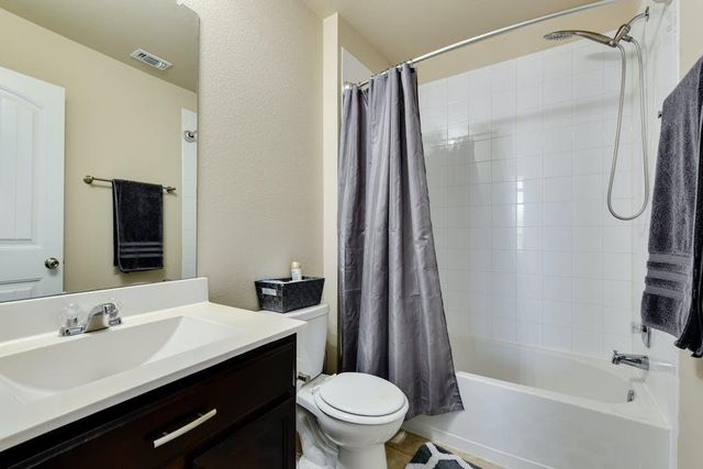 100 Sulphur River LOOP, Hutto, TX 78634