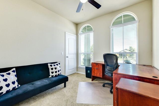 100 Sulphur River LOOP, Hutto, TX 78634