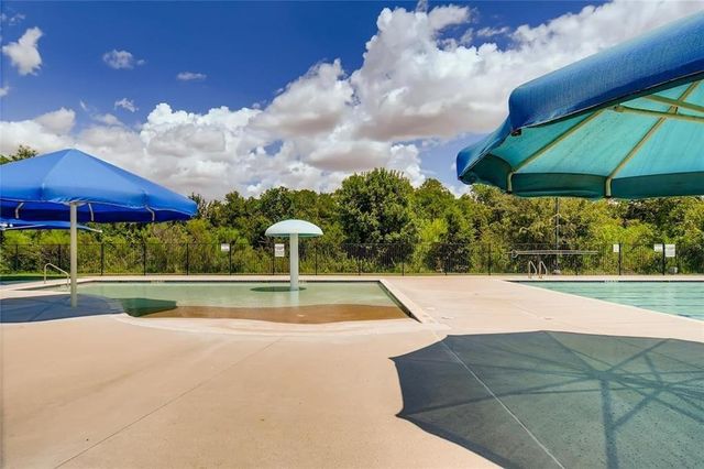 100 Sulphur River LOOP, Hutto, TX 78634