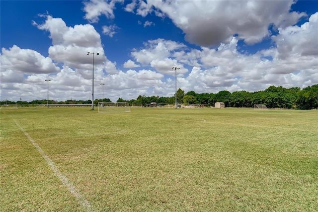 100 Sulphur River LOOP, Hutto, TX 78634