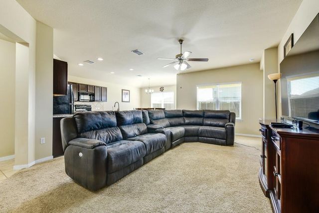 100 Sulphur River LOOP, Hutto, TX 78634