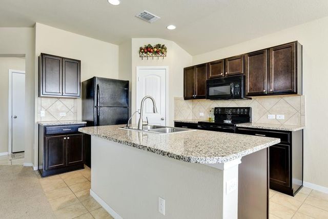 100 Sulphur River LOOP, Hutto, TX 78634