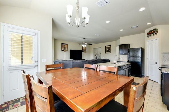 100 Sulphur River LOOP, Hutto, TX 78634