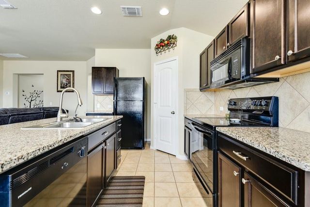 100 Sulphur River LOOP, Hutto, TX 78634