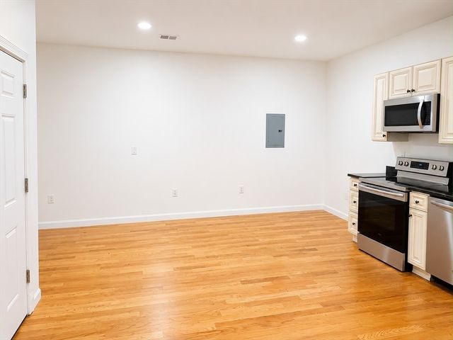 265 Essex St 1A, Lawrence, MA 01841