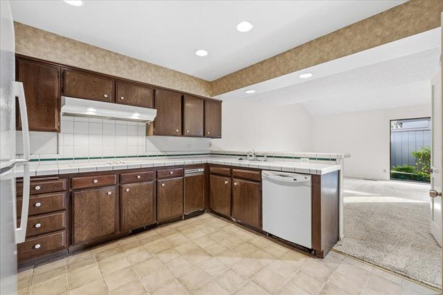 8899 Bluff Ln, Fair Oaks, CA 95628