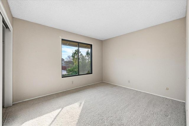 8899 Bluff Ln, Fair Oaks, CA 95628