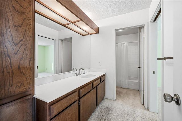 8899 Bluff Ln, Fair Oaks, CA 95628