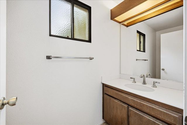 8899 Bluff Ln, Fair Oaks, CA 95628