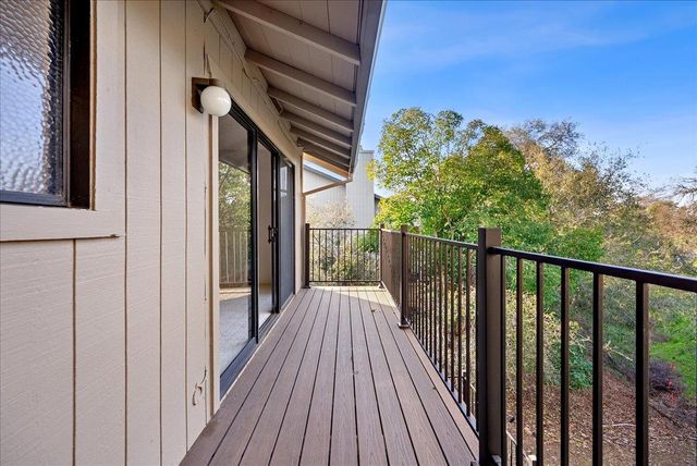 8899 Bluff Ln, Fair Oaks, CA 95628