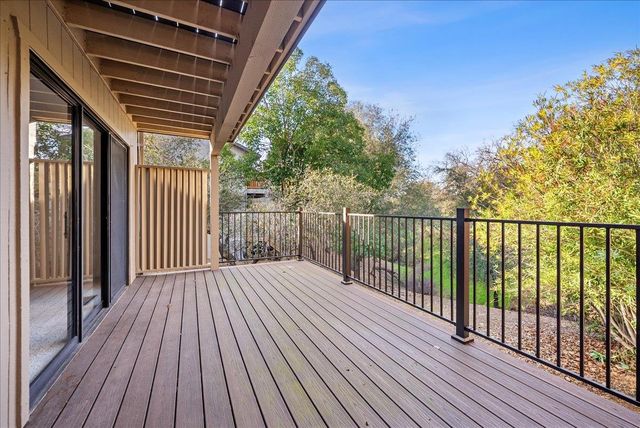 8899 Bluff Ln, Fair Oaks, CA 95628