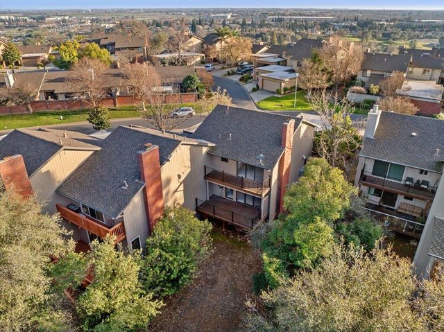 8899 Bluff Ln, Fair Oaks, CA 95628