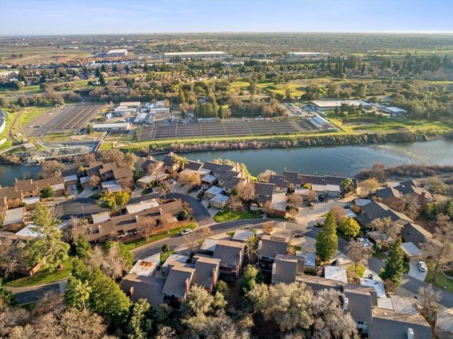 8899 Bluff Ln, Fair Oaks, CA 95628