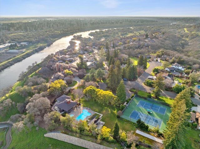 8899 Bluff Ln, Fair Oaks, CA 95628